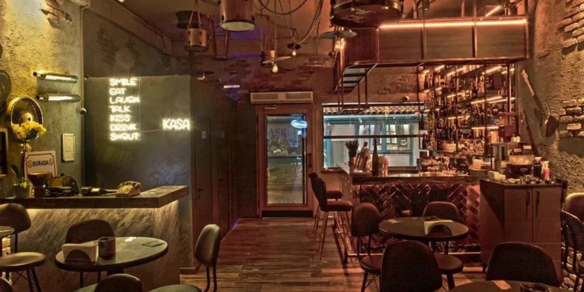 Marina Bar, photo 5 of 8